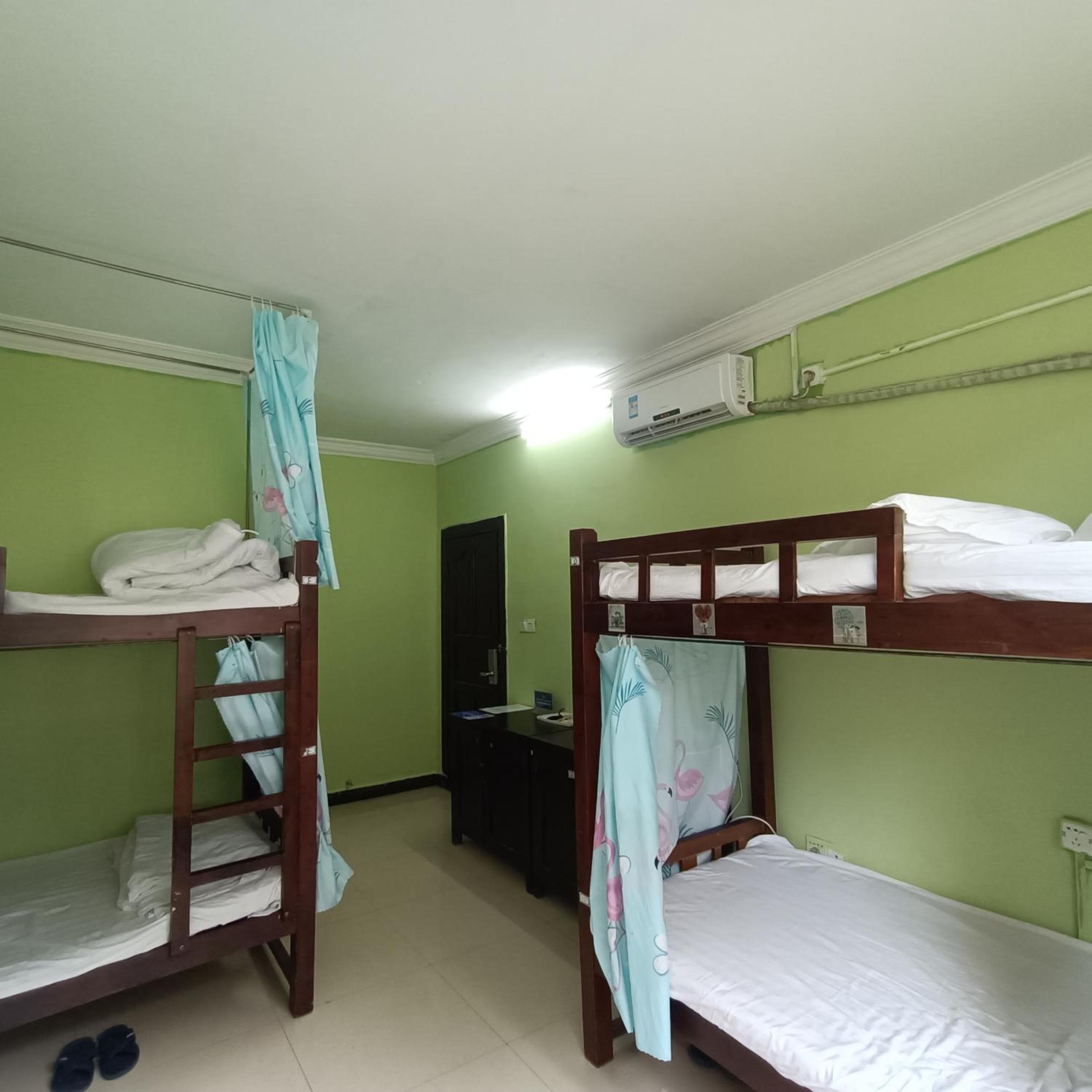 Yangshuo How Flowers Hostel & Party Coliving Coworking Nomads