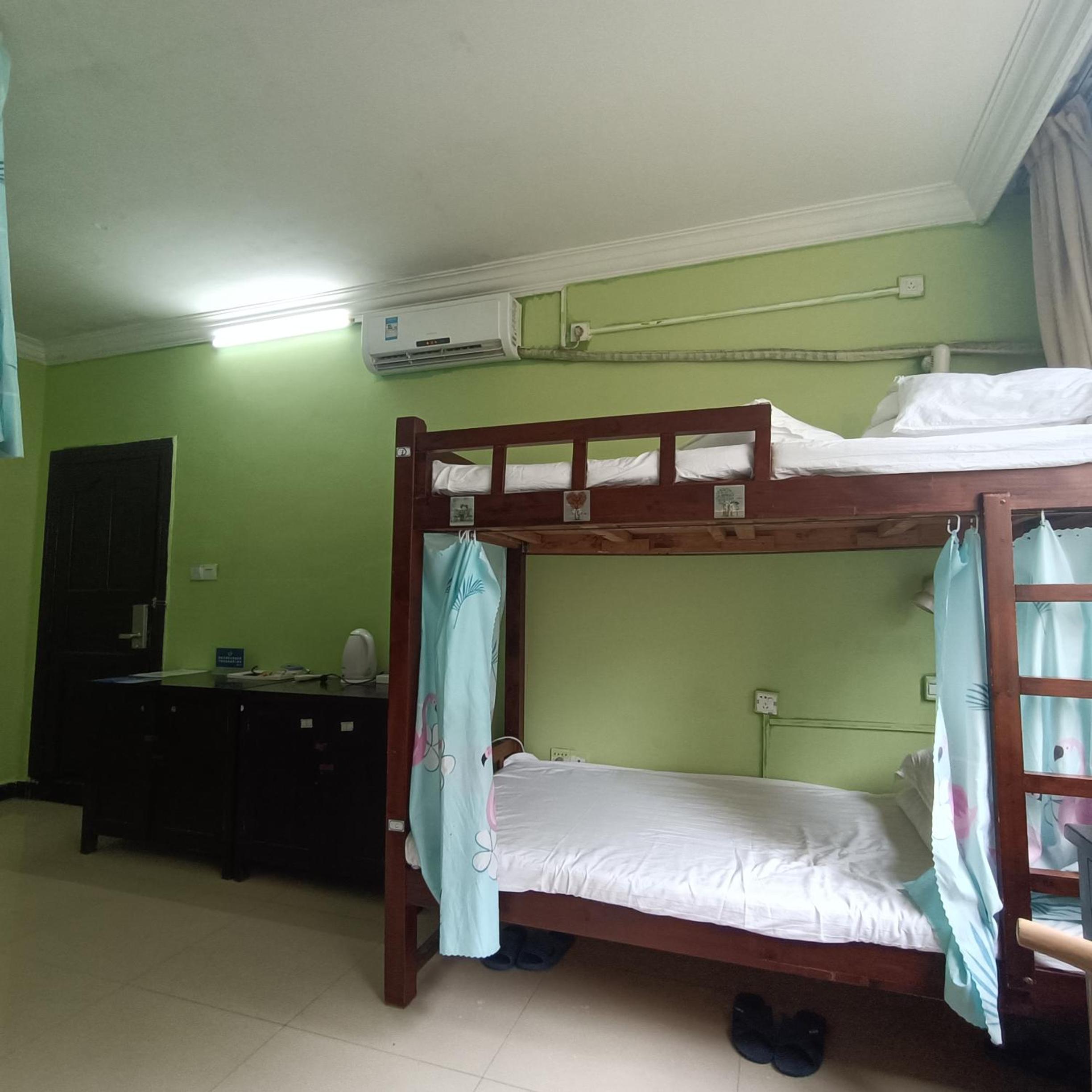 Yangshuo How Flowers Hostel & Party Coliving Coworking Nomads