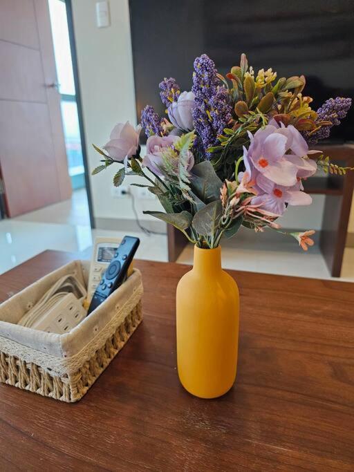 One Uptown BGC Modern & Spacious, Great Location, 200mbps & washer view 3