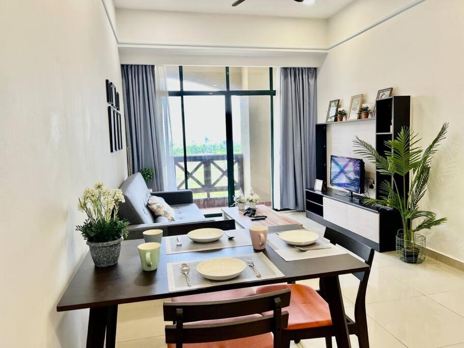 Central Condo 2pax/1room/Wi-fi/frnt Mahkota Parade photo 1