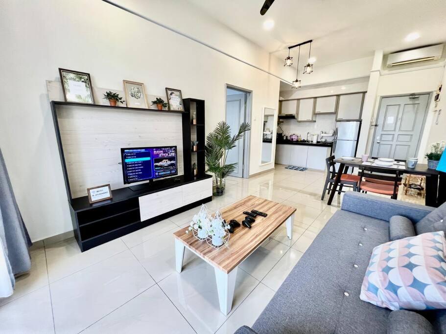 Central Condo 2pax/1room/Wi-fi/frnt Mahkota Parade photo 4