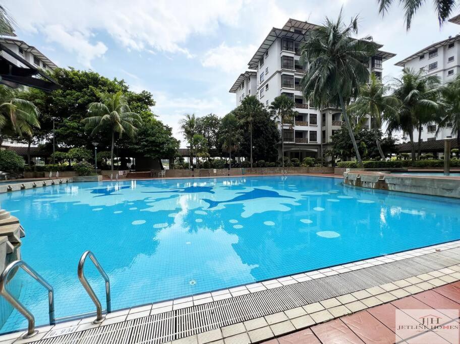 Central Condo 2pax/1room/Wi-fi/frnt Mahkota Parade photo 6