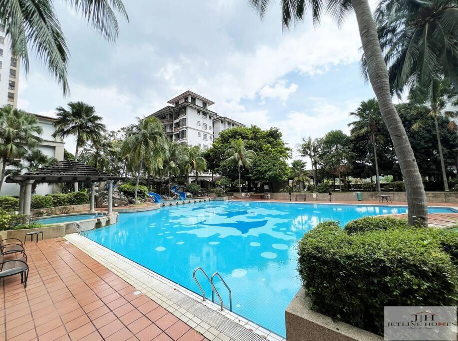 Central Condo 2pax/1room/Wi-fi/frnt Mahkota Parade photo 8