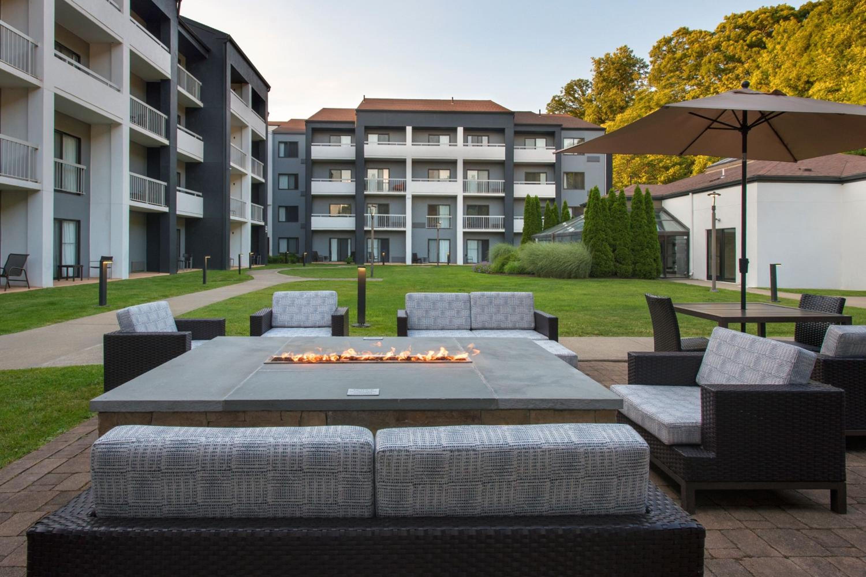 Norwalk CA Vacations - Courtyard by Marriott Norwalk - Property Image 8