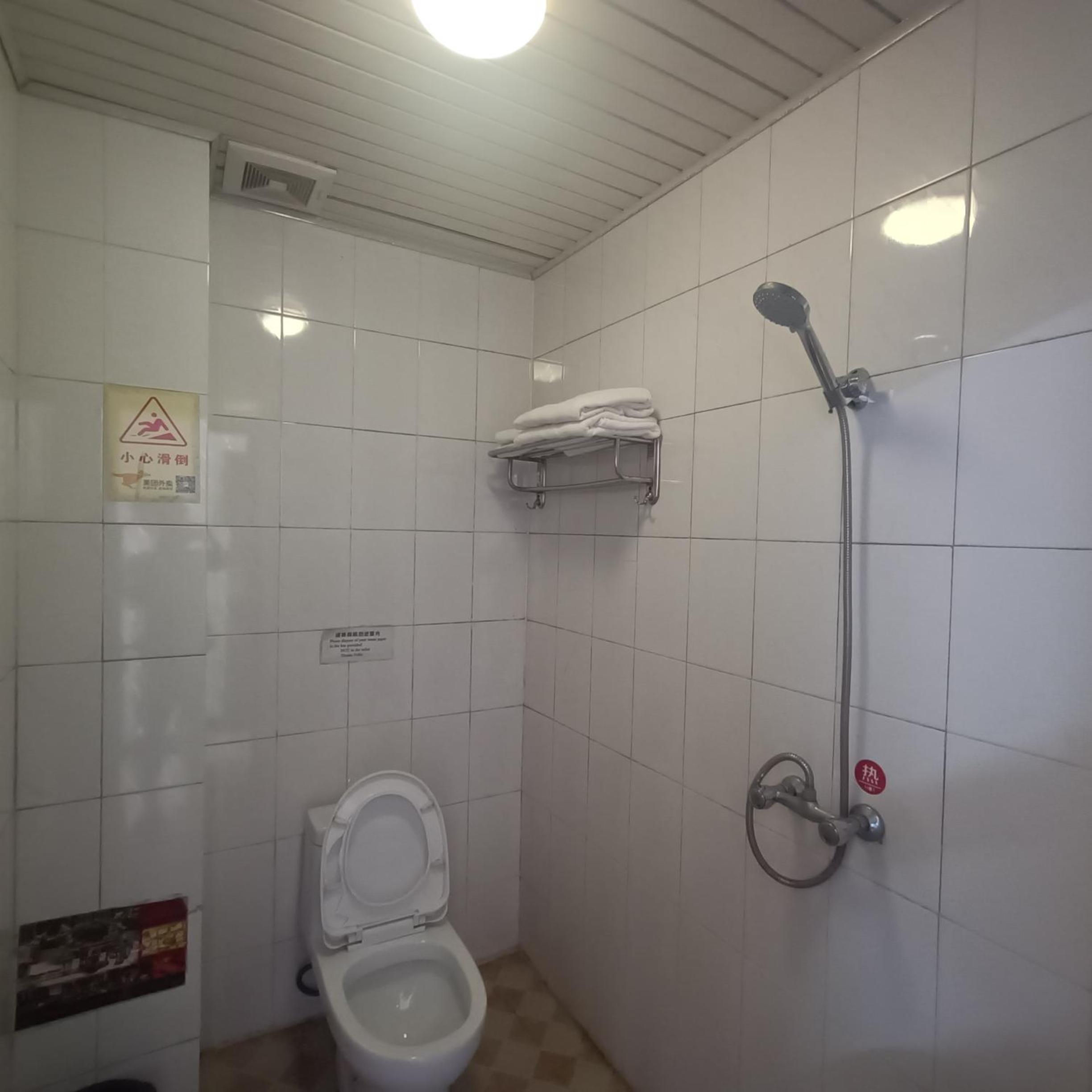 Yangshuo How Flowers Hostel & Party Coliving Coworking Nomads
