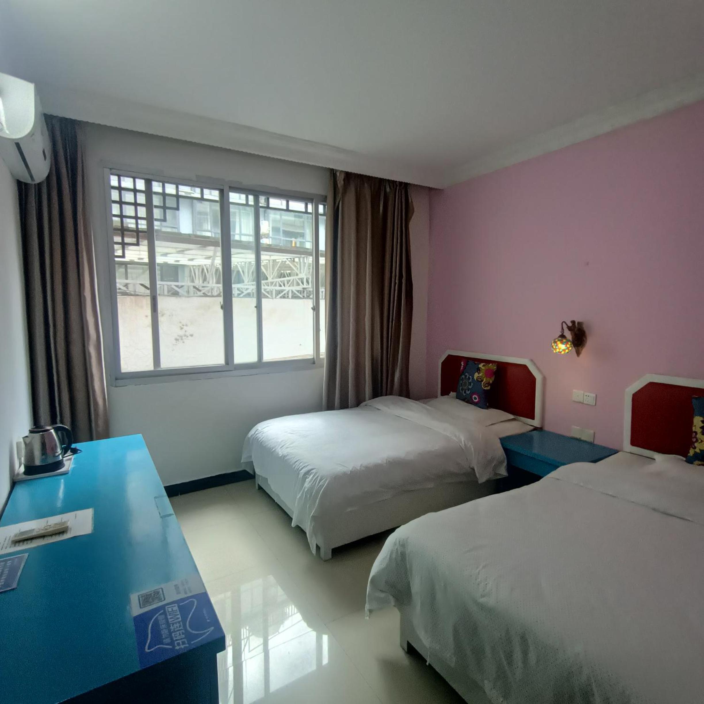 Yangshuo How Flowers Hostel & Party Coliving Coworking Nomads