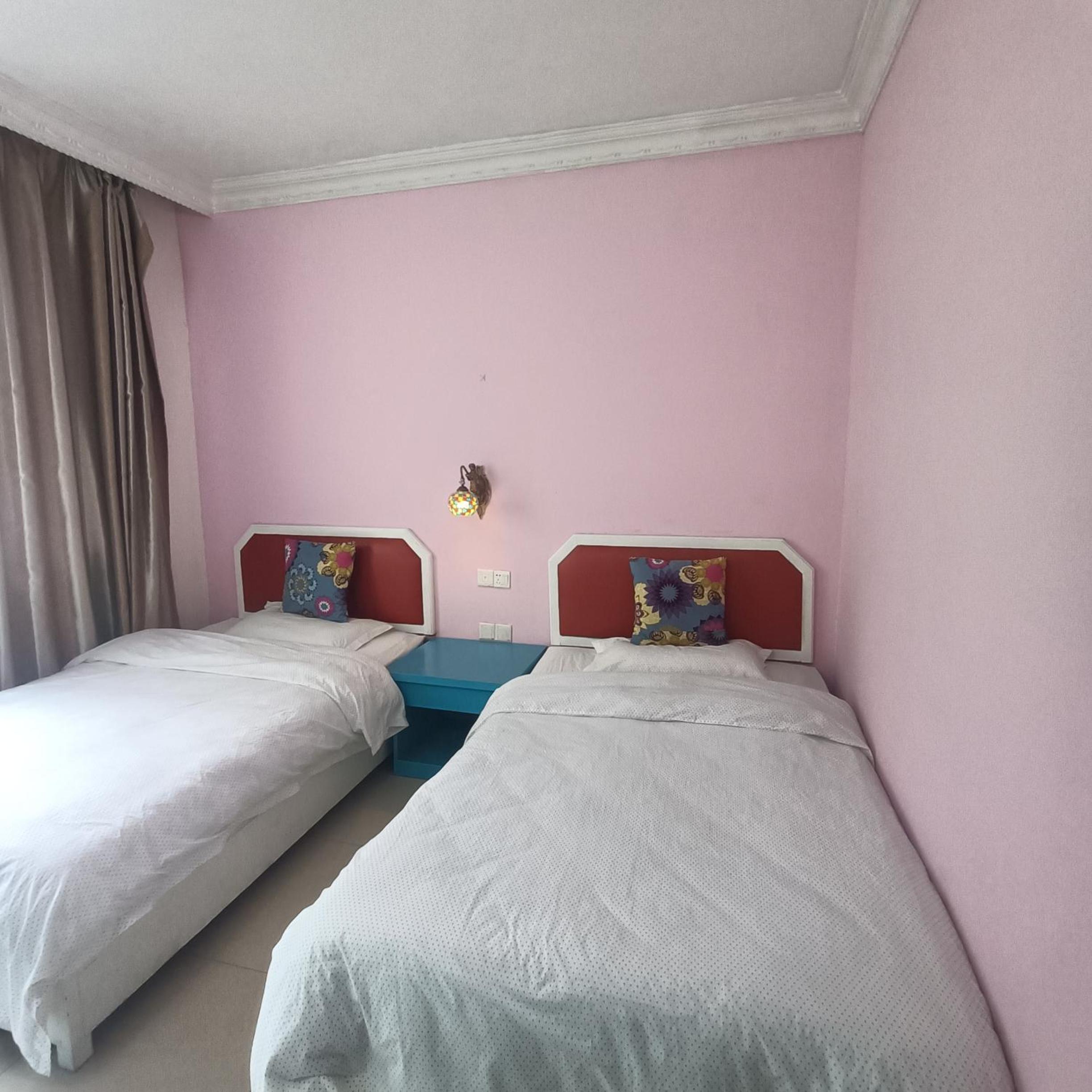 Yangshuo How Flowers Hostel & Party Coliving Coworking Nomads