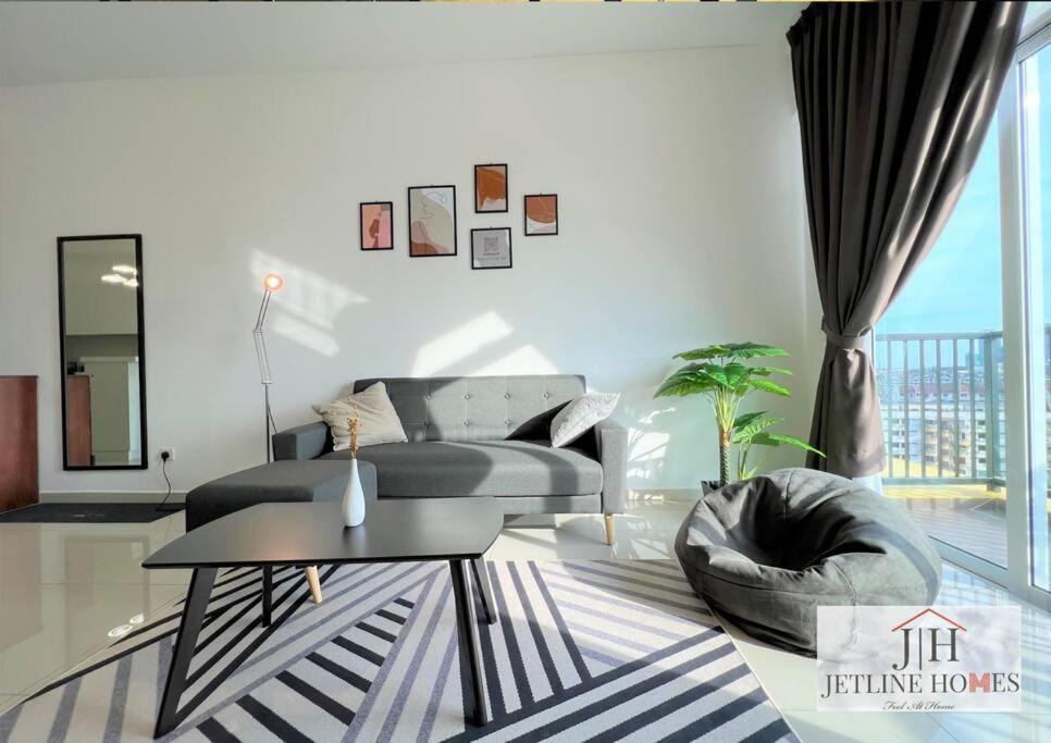 Melaka {Nova8 Suite} City-View/ 4Pax/ WIFI/tv-box photo 2