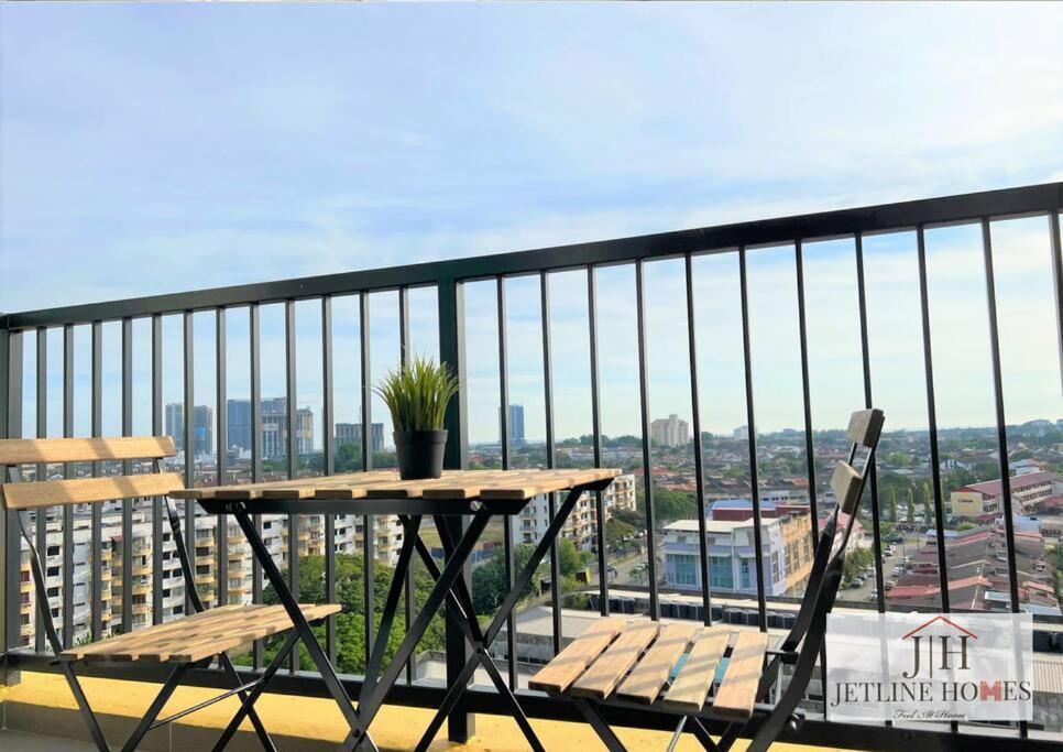 Melaka {Nova8 Suite} City-View/ 4Pax/ WIFI/tv-box photo 3