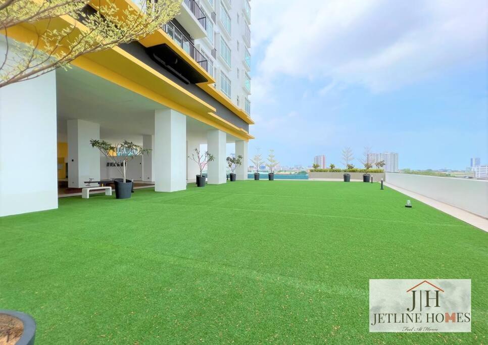Melaka {Nova8 Suite} City-View/ 4Pax/ WIFI/tv-box photo 5