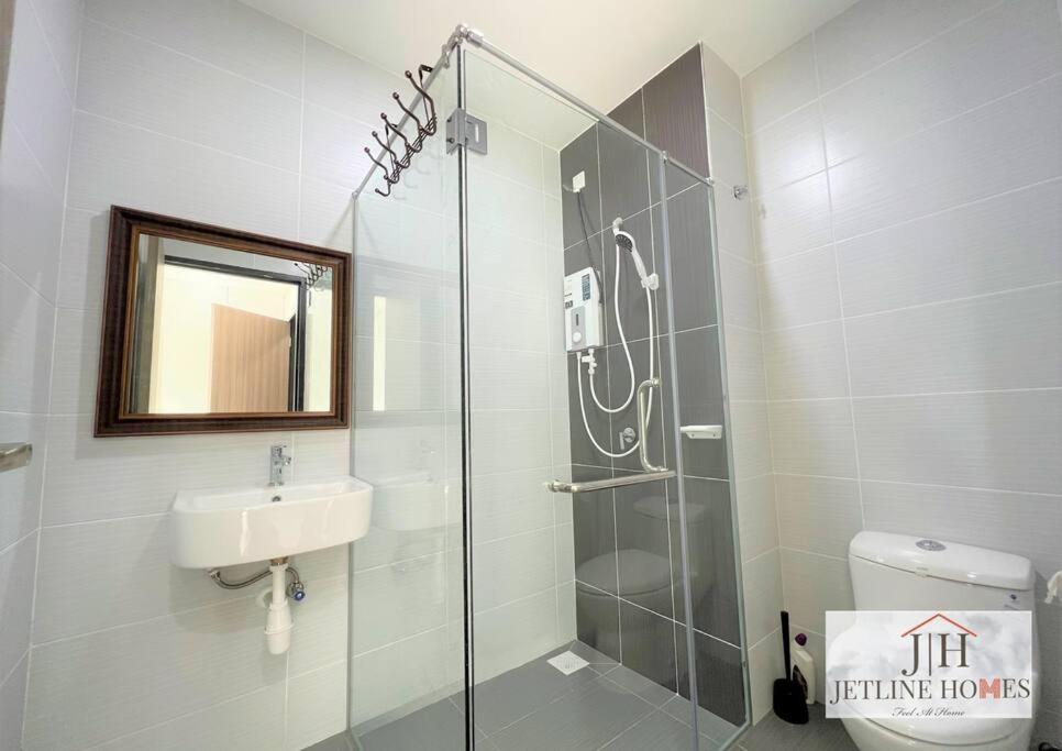 Melaka {Nova8 Suite} City-View/ 4Pax/ WIFI/tv-box photo 8