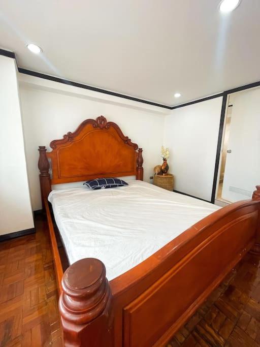 Spacious 2BR Penthouse in Makati near Greenbelt view 3
