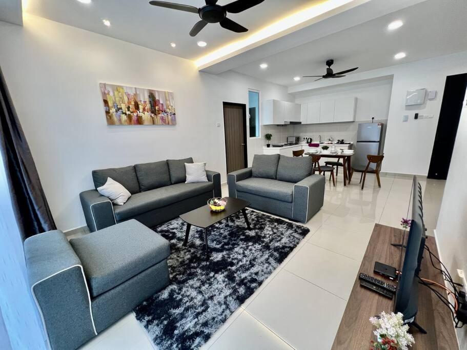 Middle Town Breezy Stay {Novo8} 4pax-Wifi photo 1