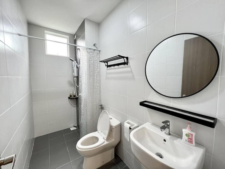 Middle Town Breezy Stay {Novo8} 4pax-Wifi photo 6