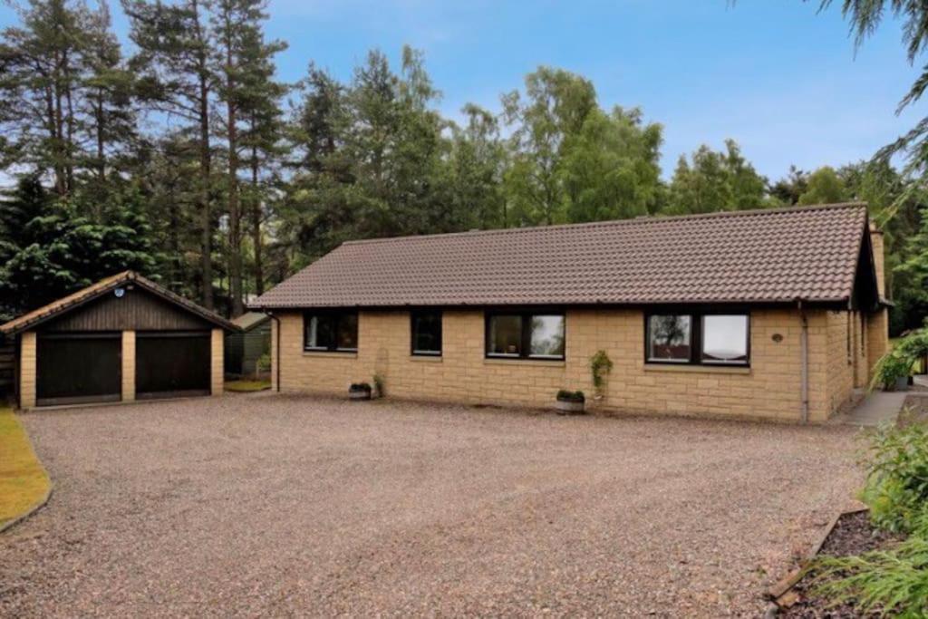 Ballater Bungalow - 4 bed - Beautiful Garden view 5