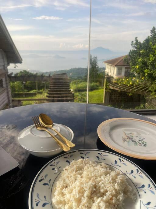 Lovely House in Tagaytay w Pool and Taal Lake View