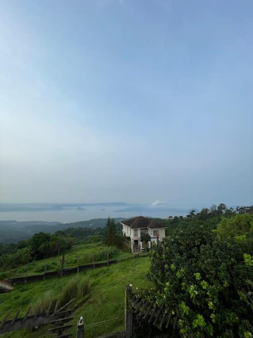 Overlooking House in Tagaytay with Swimming Pool
