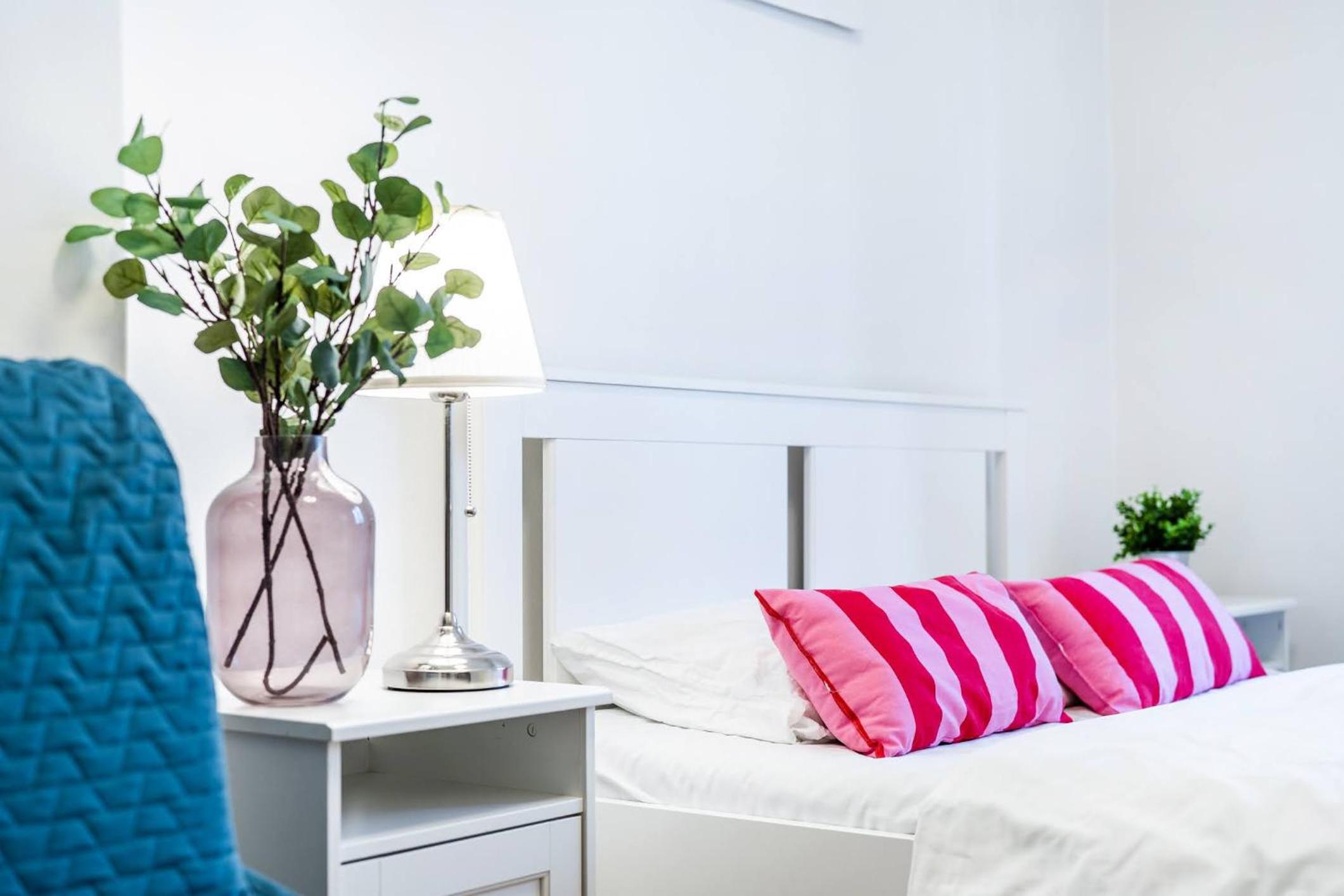 2BDR Old Town Square Apartments w Fast Wi-Fi