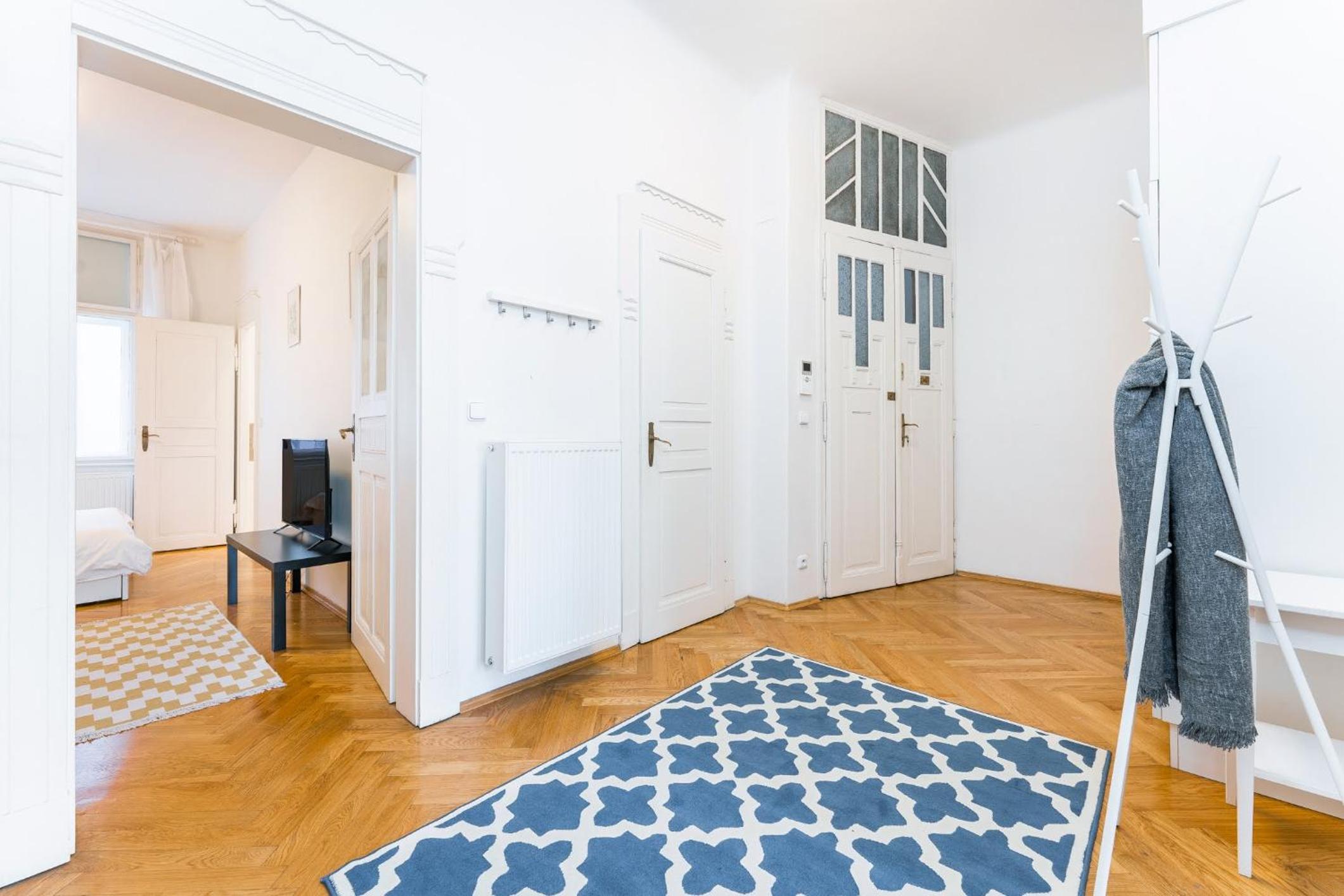 2BDR Old Town Square Apartments w Fast Wi-Fi