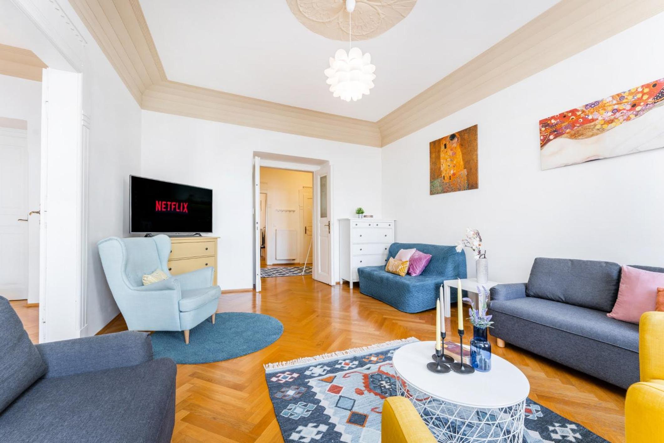 2BDR Old Town Square Apartments w Fast Wi-Fi