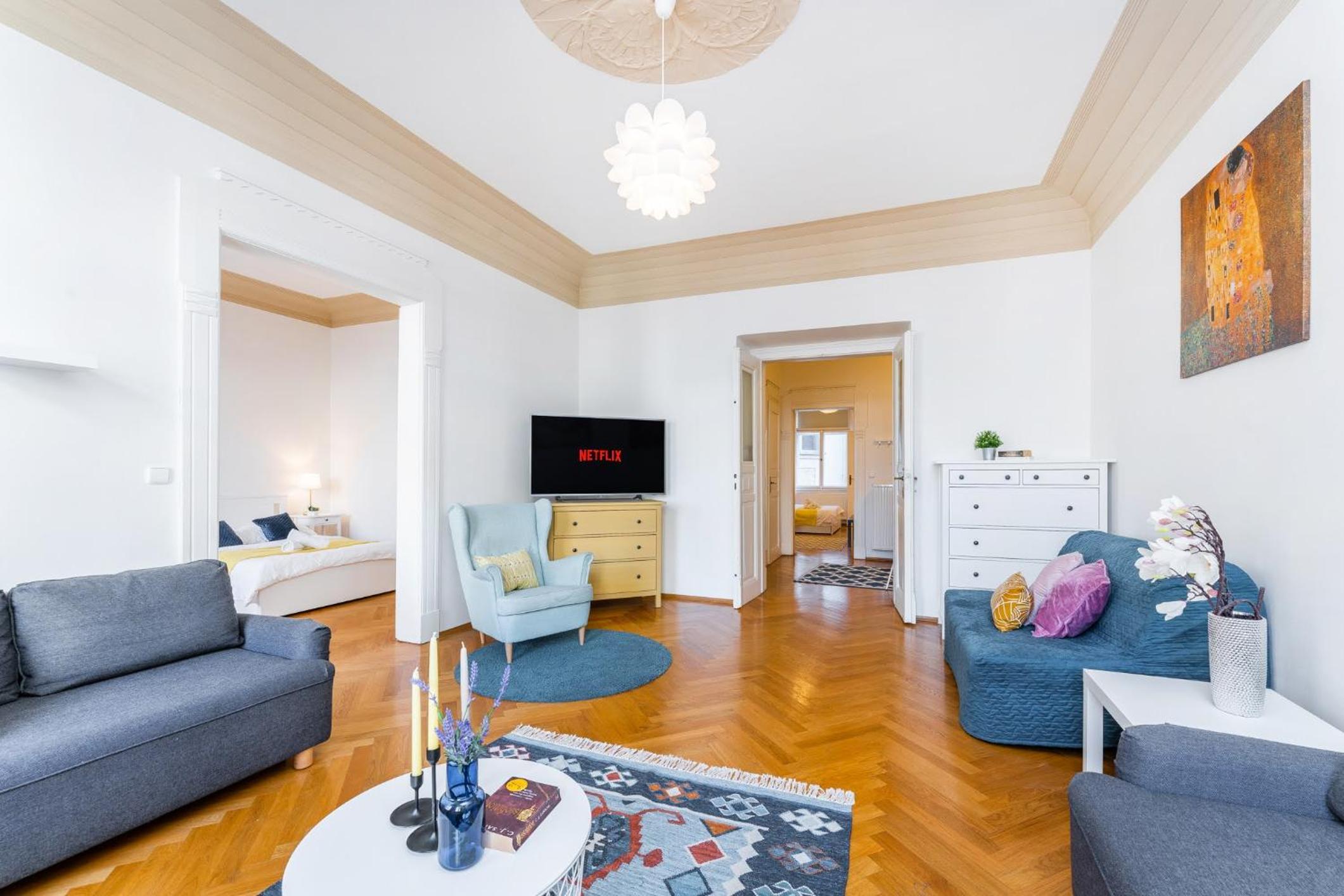 2BDR Old Town Square Apartments w Fast Wi-Fi