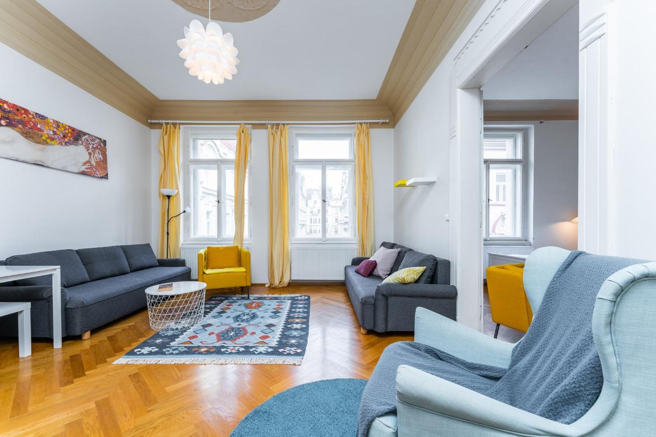 2BDR Old Town Square Apartments w Fast Wi-Fi