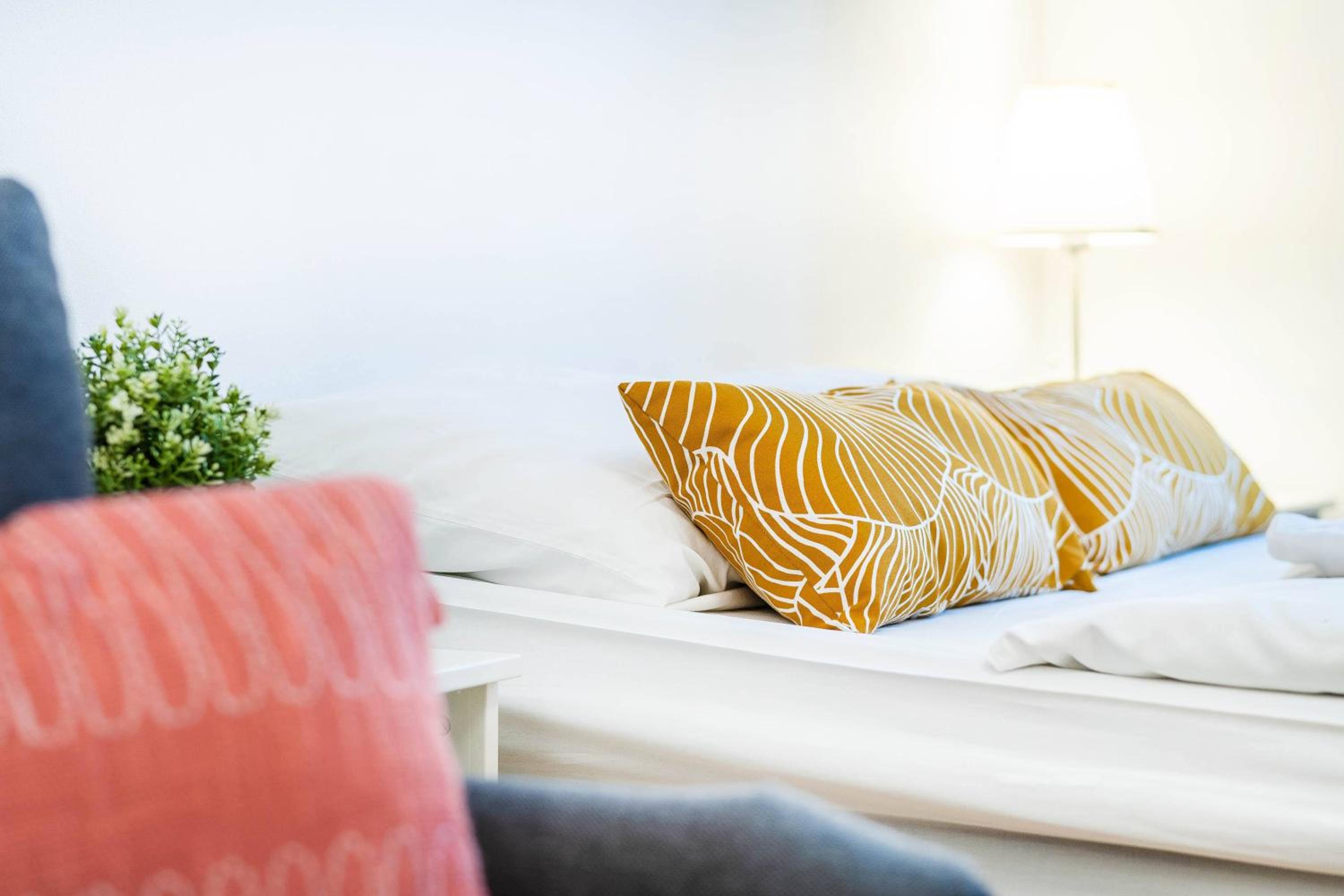 2BDR Old Town Square Apartments w Fast Wi-Fi