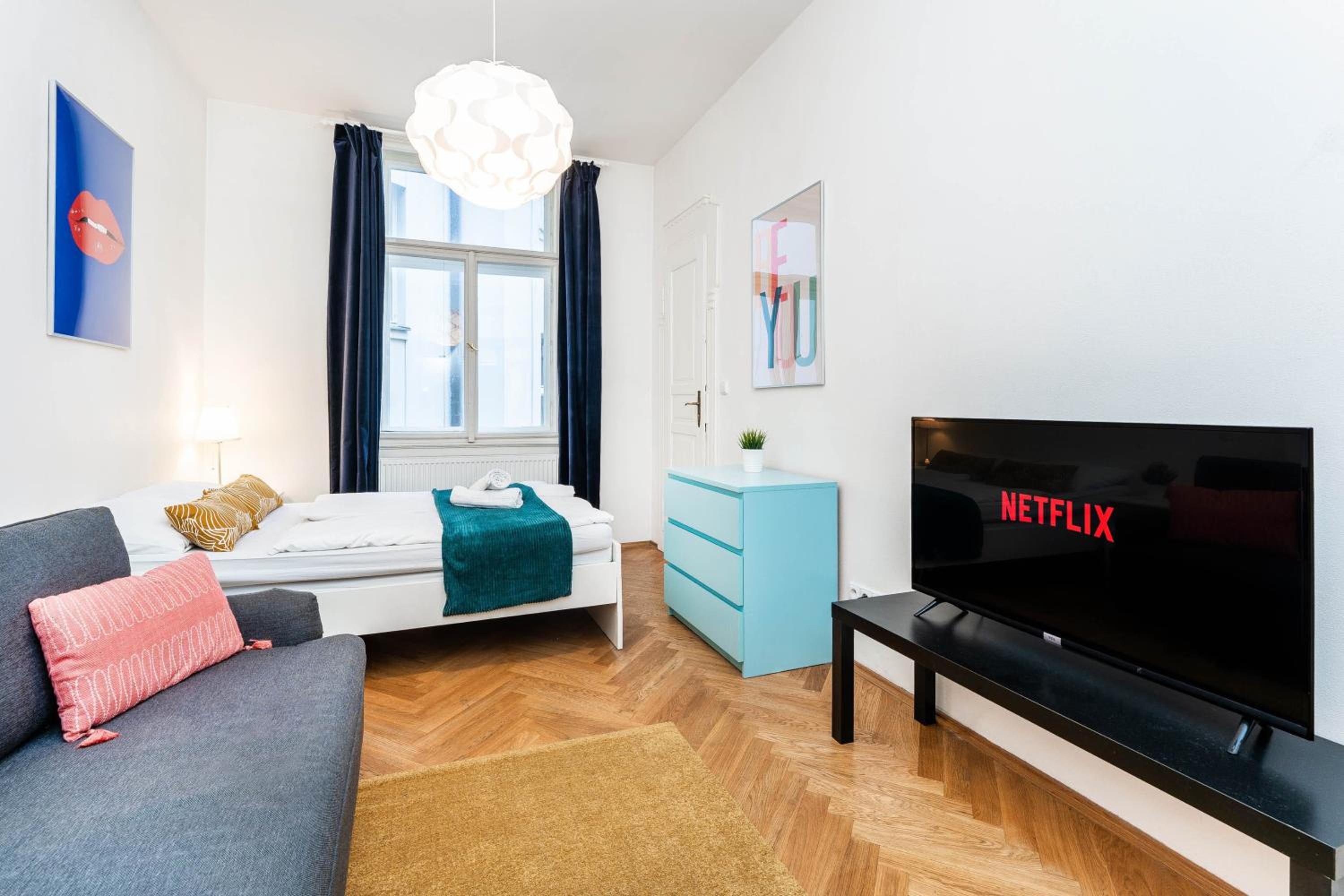 2BDR Old Town Square Apartments w Fast Wi-Fi