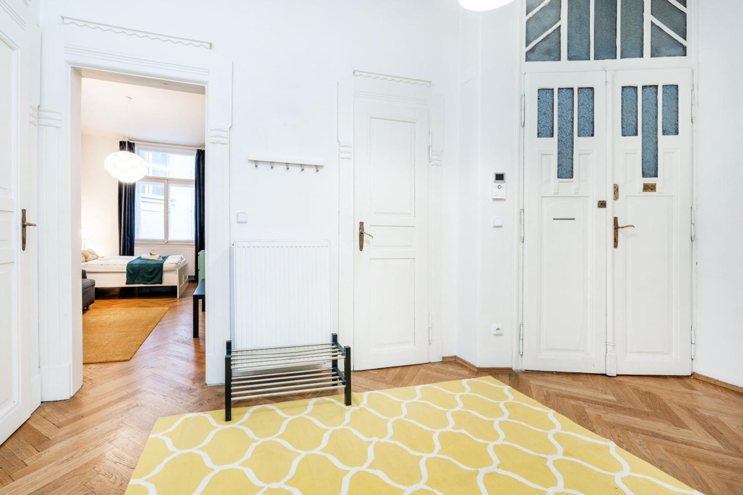 2BDR Old Town Square Apartments w Fast Wi-Fi
