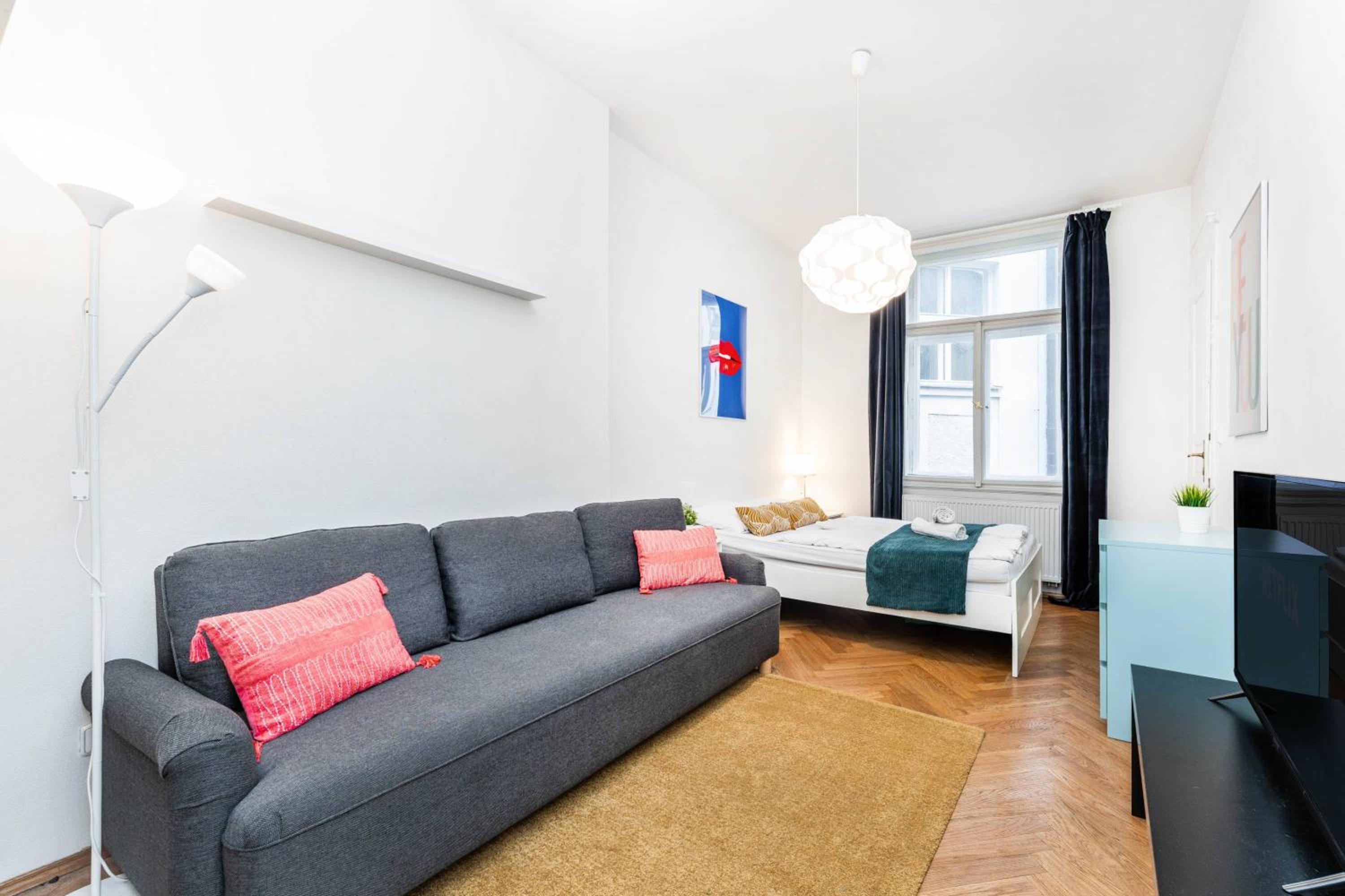 2BDR Old Town Square Apartments w Fast Wi-Fi