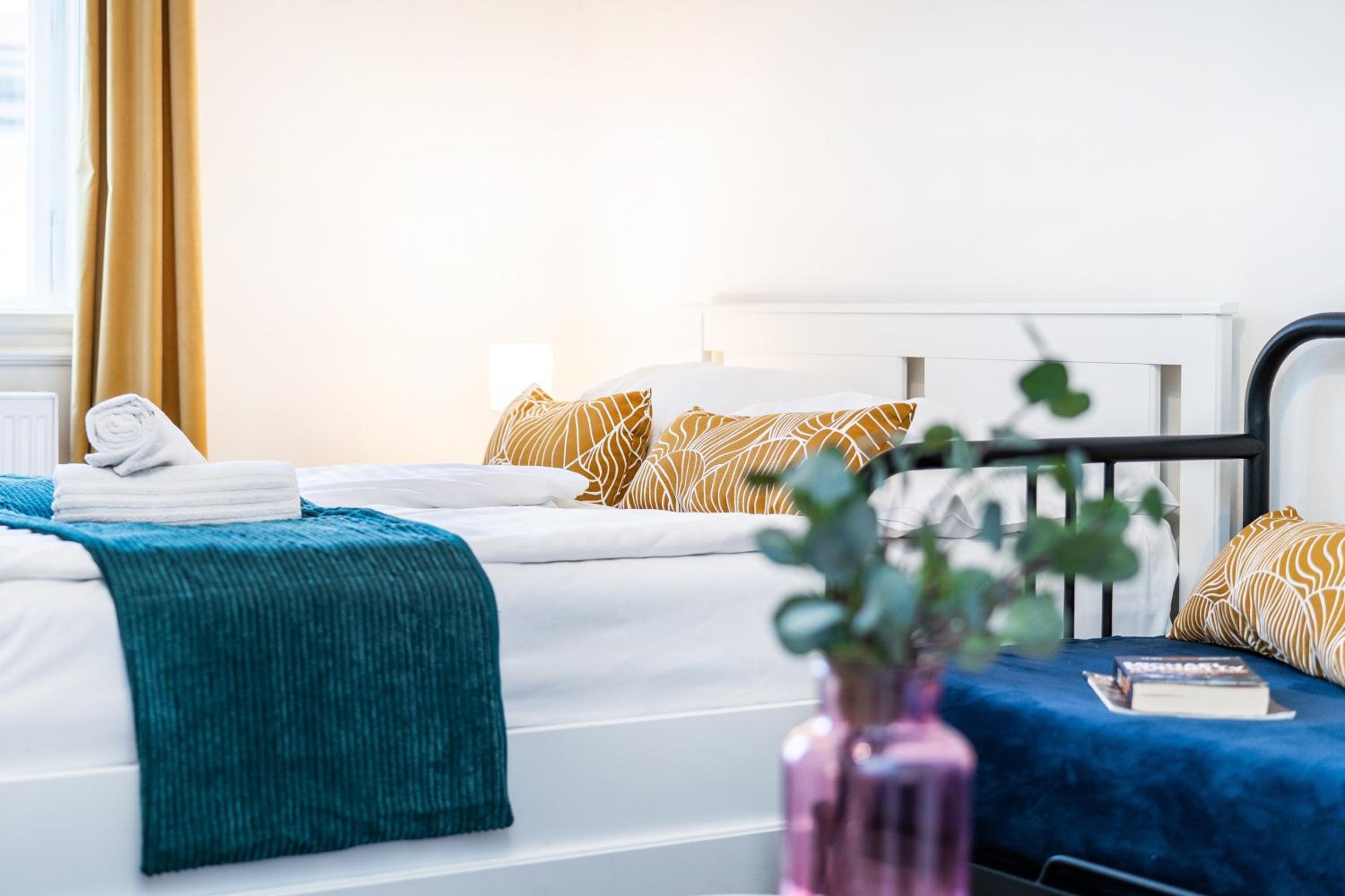 2BDR Old Town Square Apartments w Fast Wi-Fi
