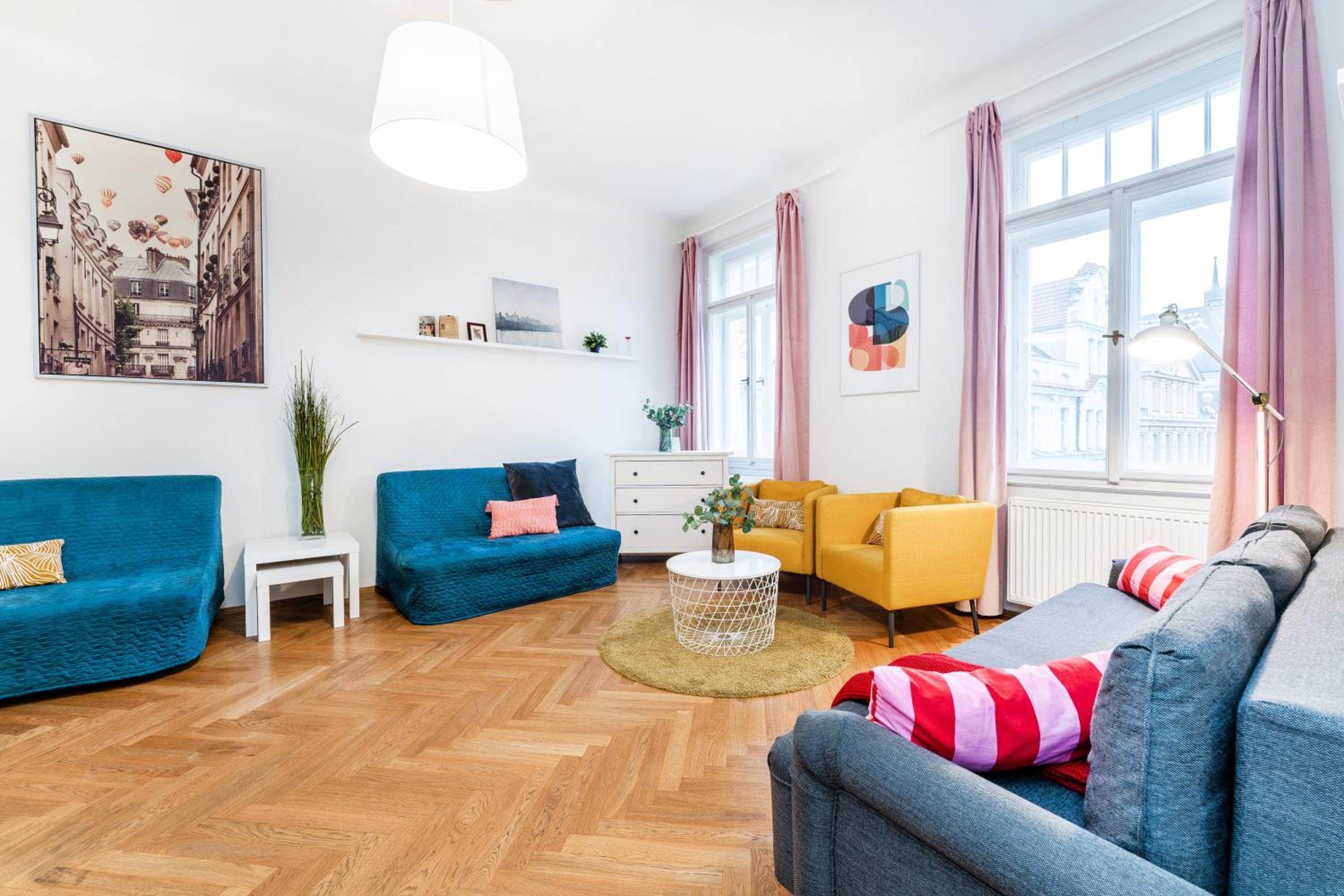 2BDR Old Town Square Apartments w Fast Wi-Fi
