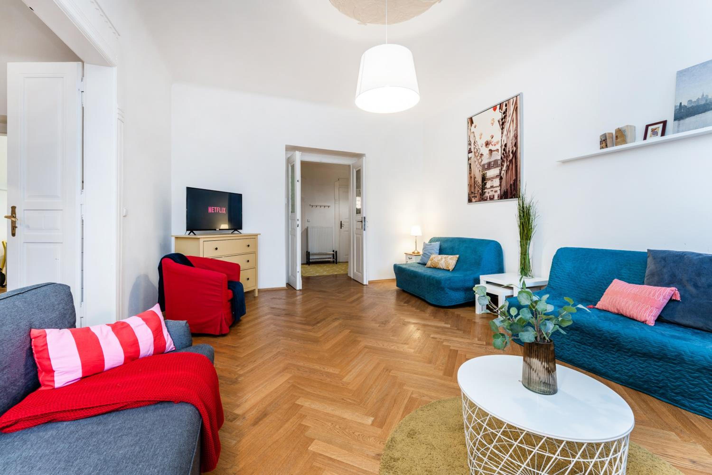2BDR Old Town Square Apartments w Fast Wi-Fi