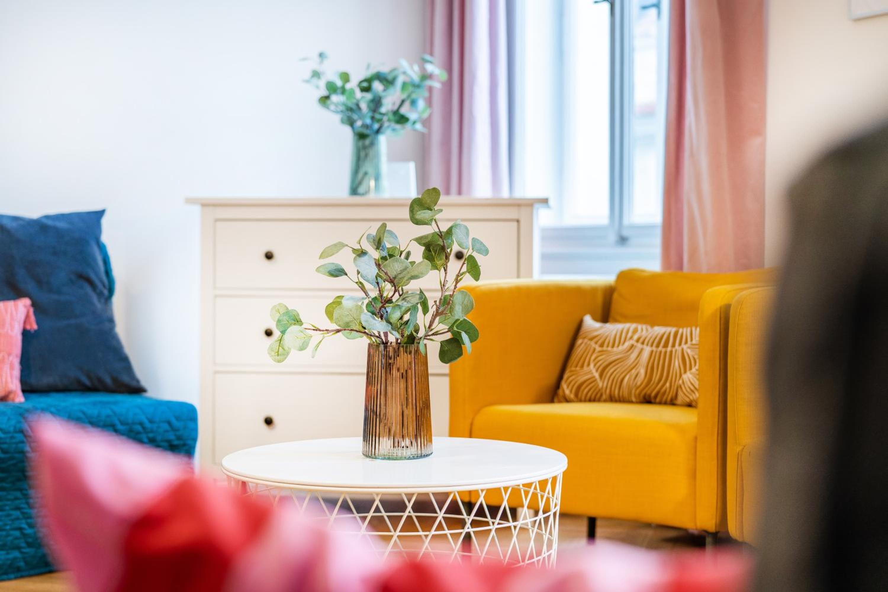 2BDR Old Town Square Apartments w Fast Wi-Fi