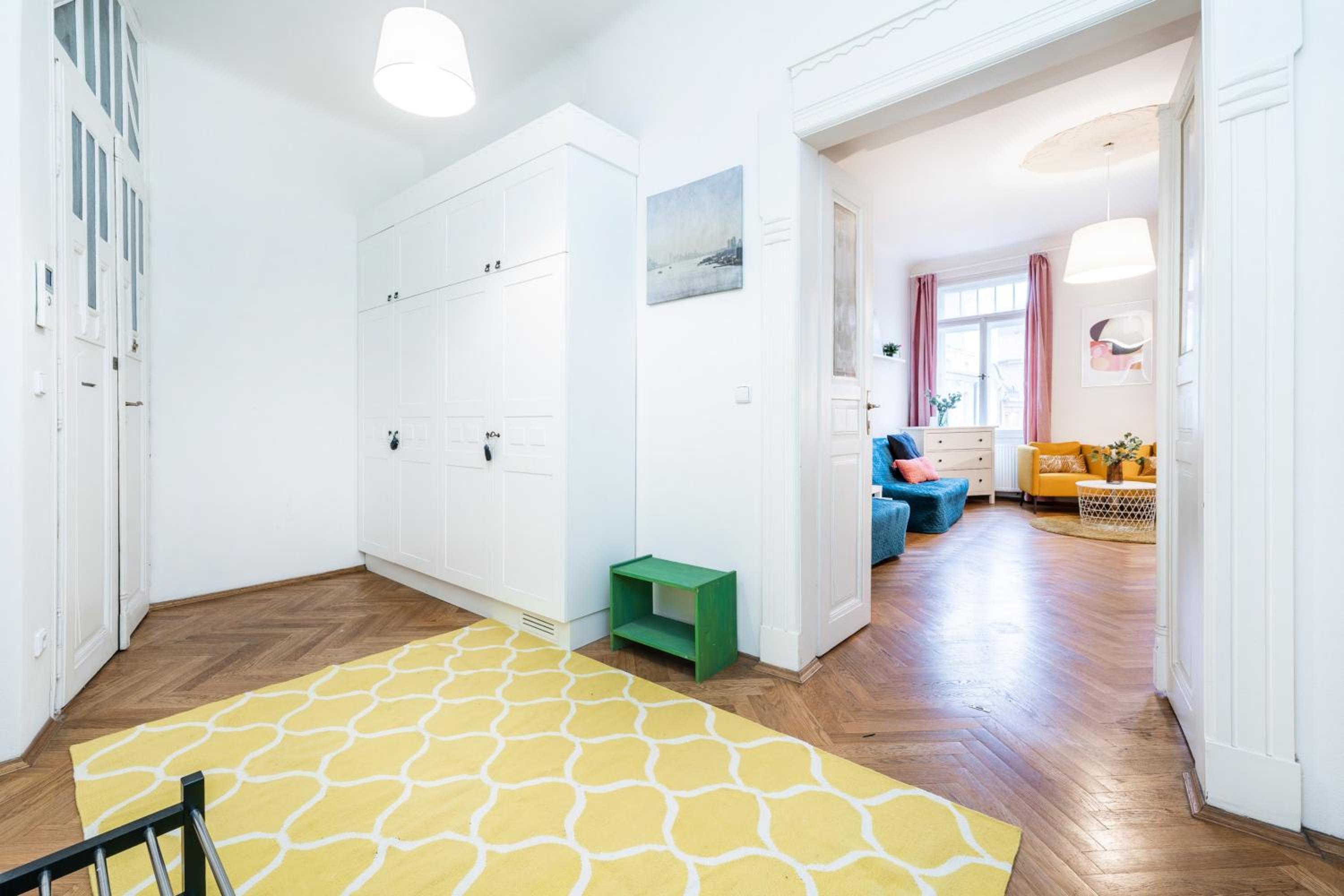 2BDR Old Town Square Apartments w Fast Wi-Fi