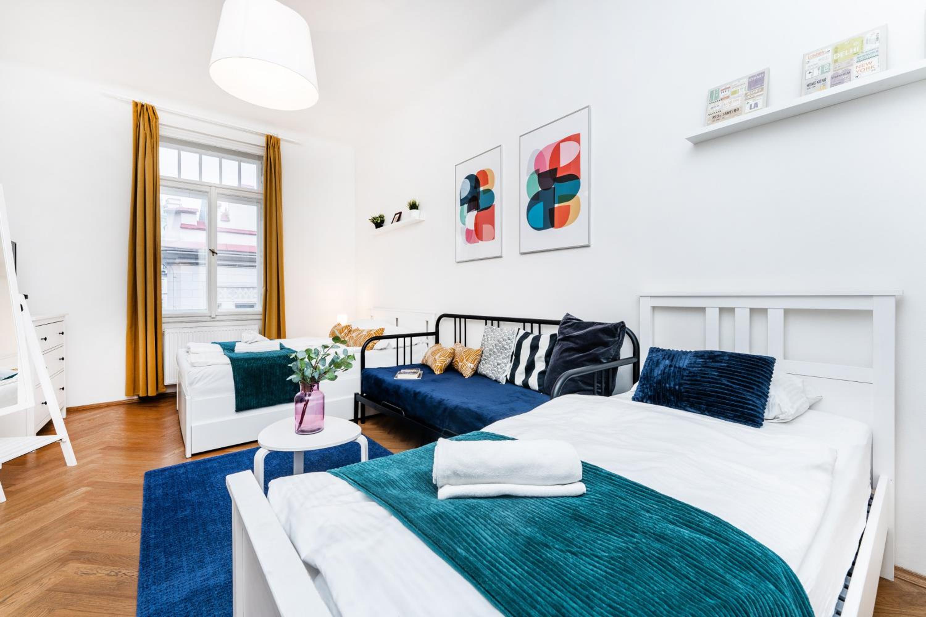 2BDR Old Town Square Apartments w Fast Wi-Fi
