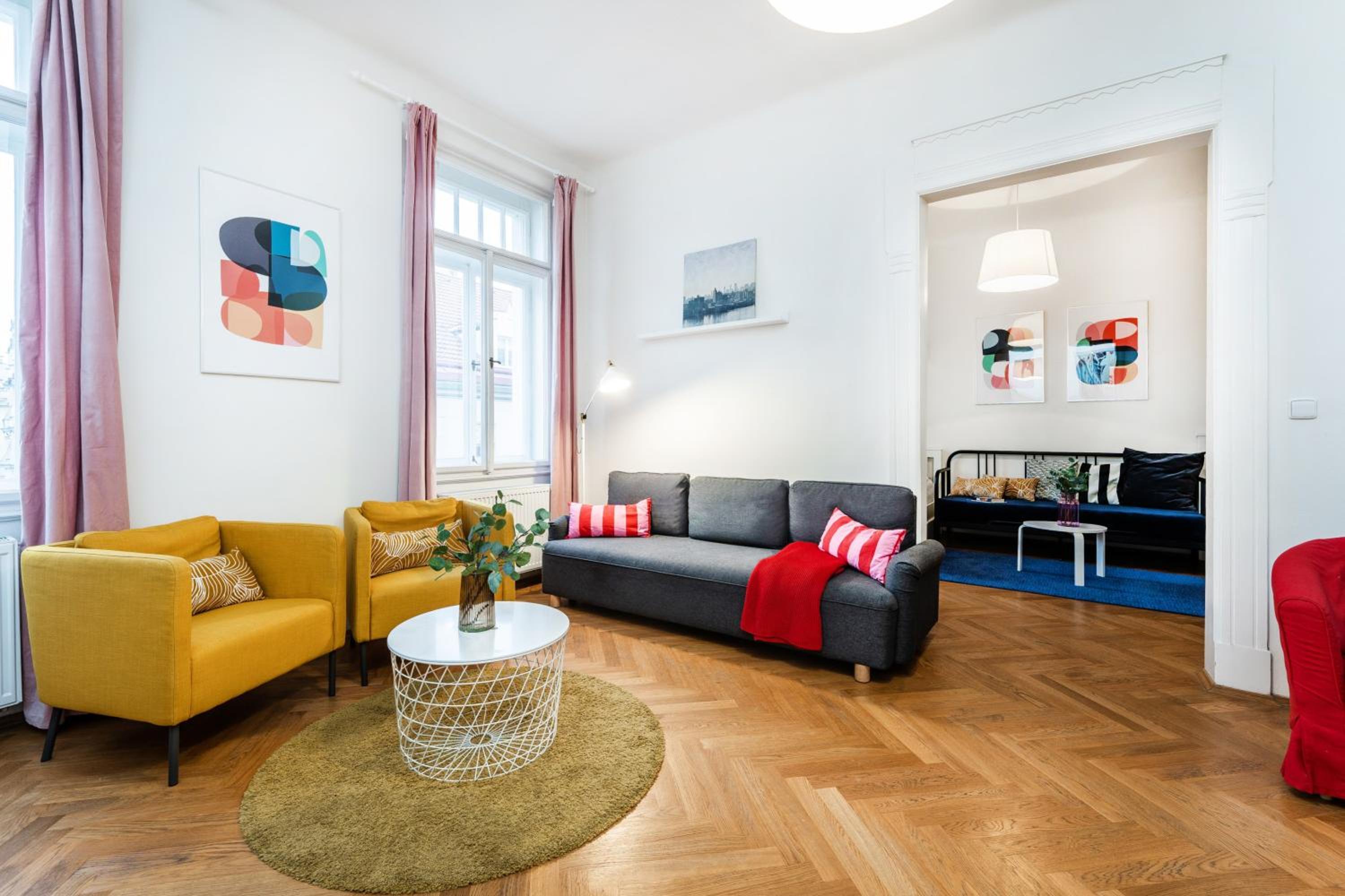 2BDR Old Town Square Apartments w Fast Wi-Fi