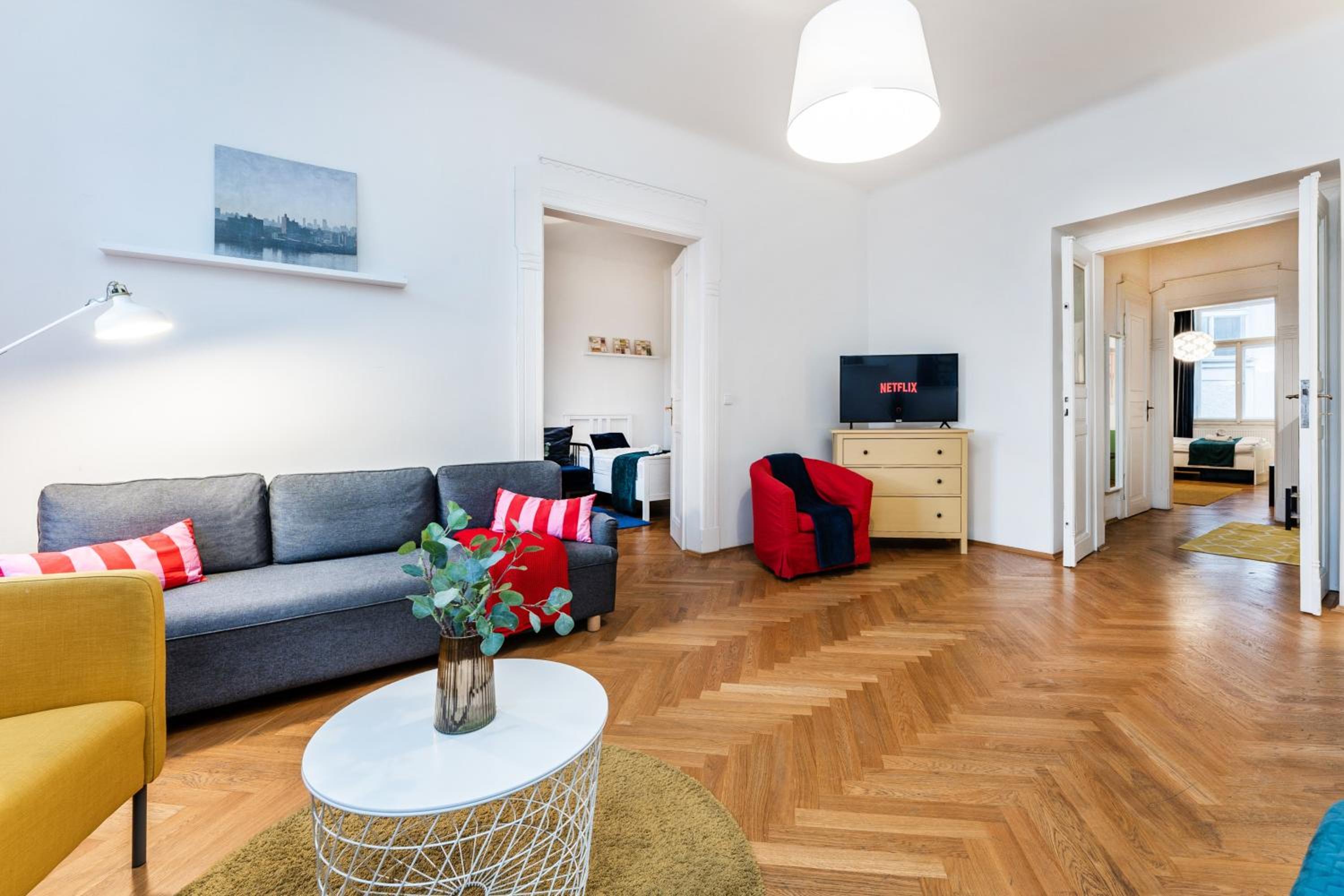 2BDR Old Town Square Apartments w Fast Wi-Fi