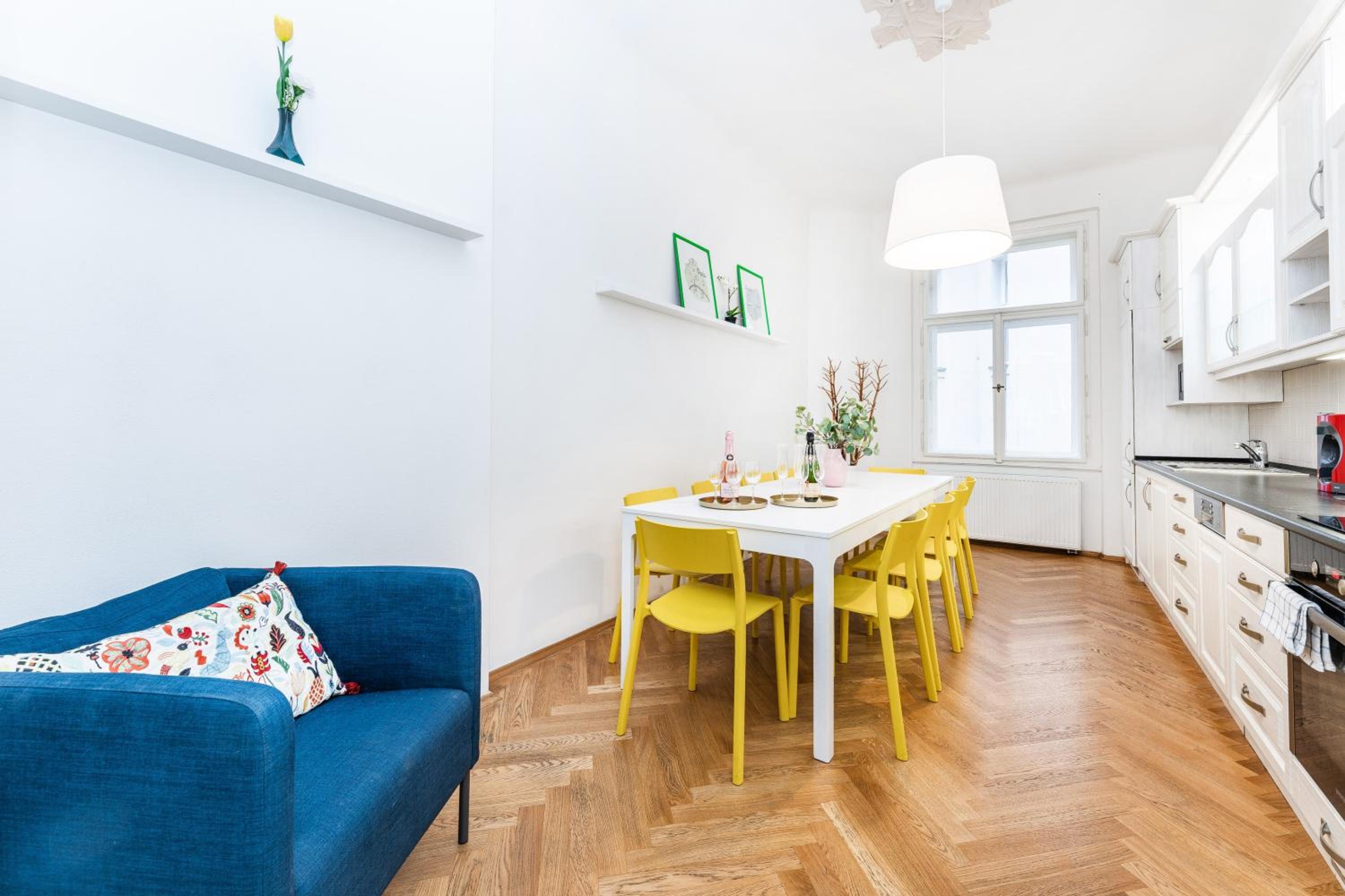 2BDR Old Town Square Apartments w Fast Wi-Fi