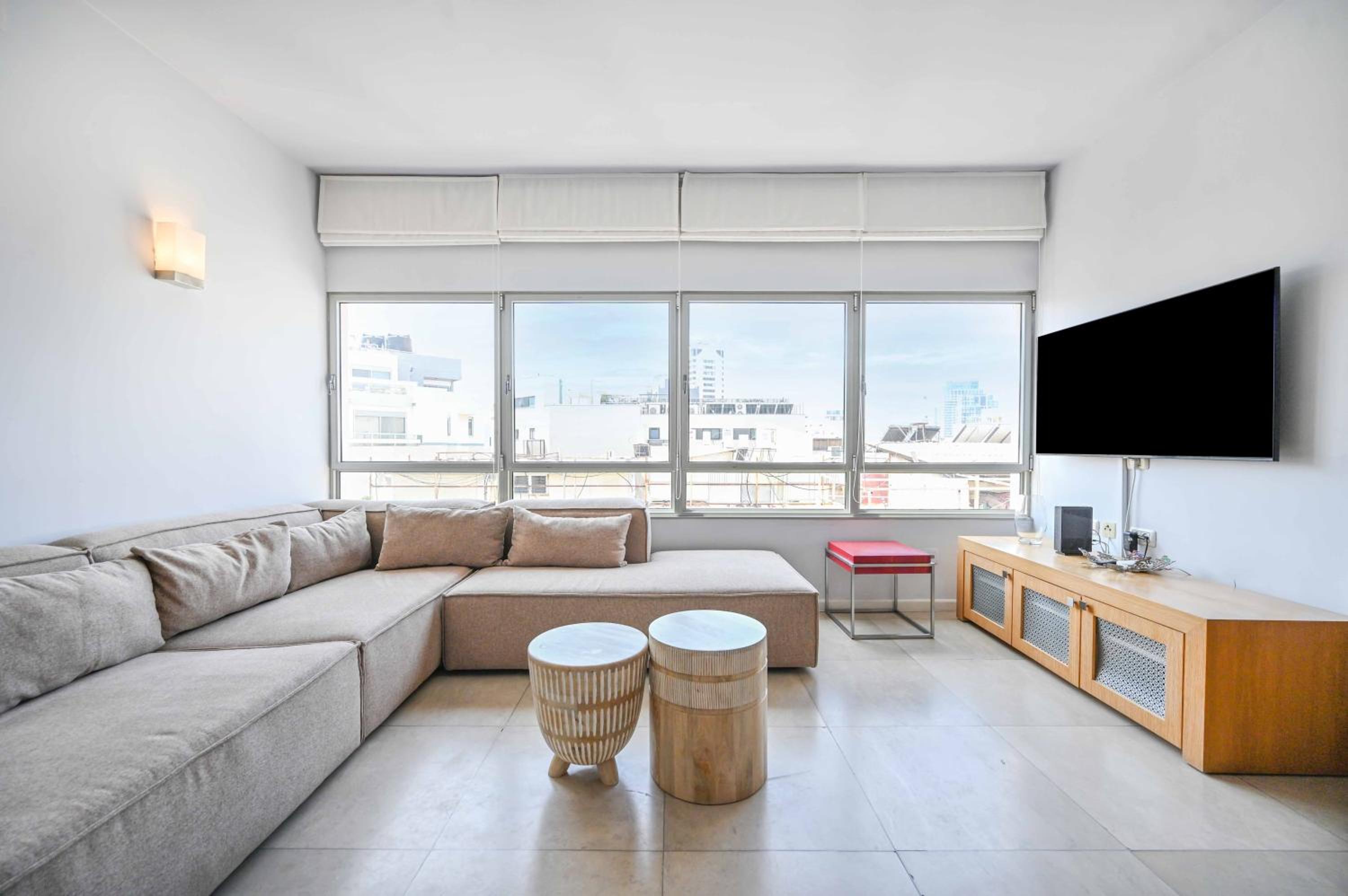Spanish Patio 3BR penthouse by HolyGuest view 2