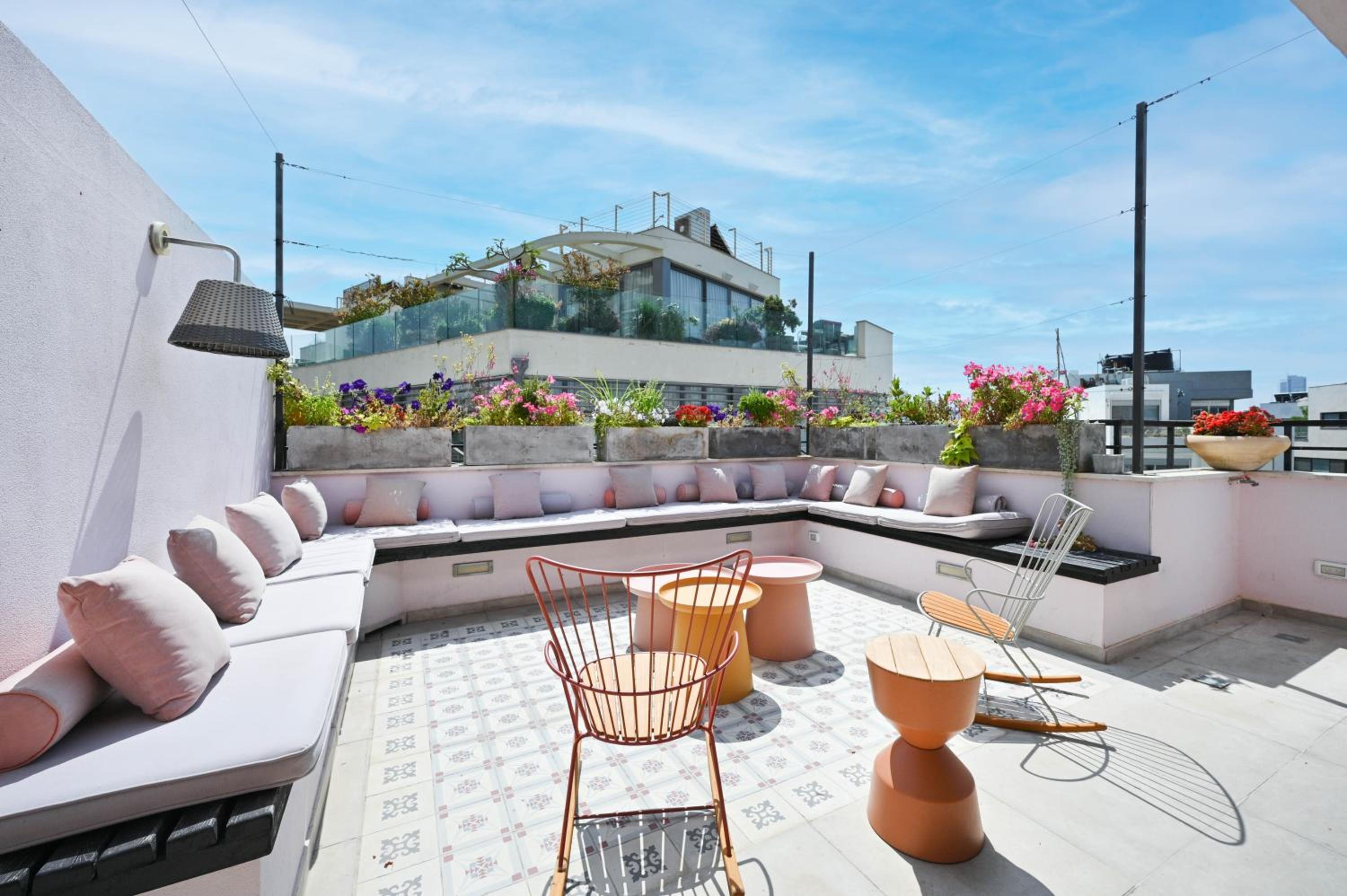 Spanish Patio 3BR penthouse by HolyGuest view 4