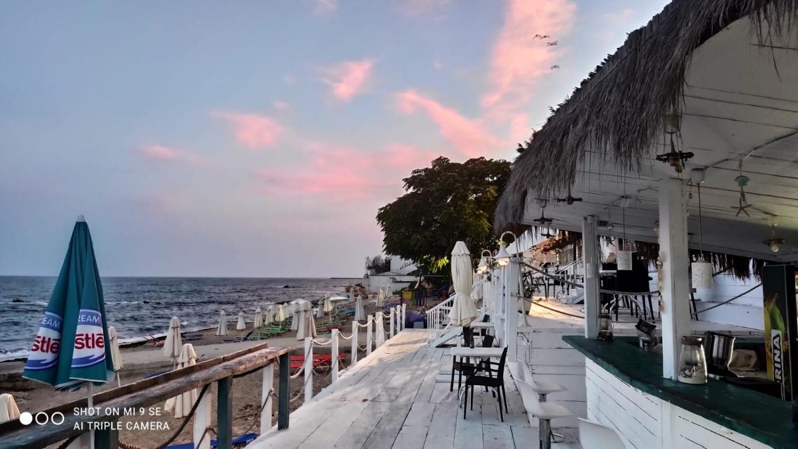 La Mer spacious Apartment with a Sea View