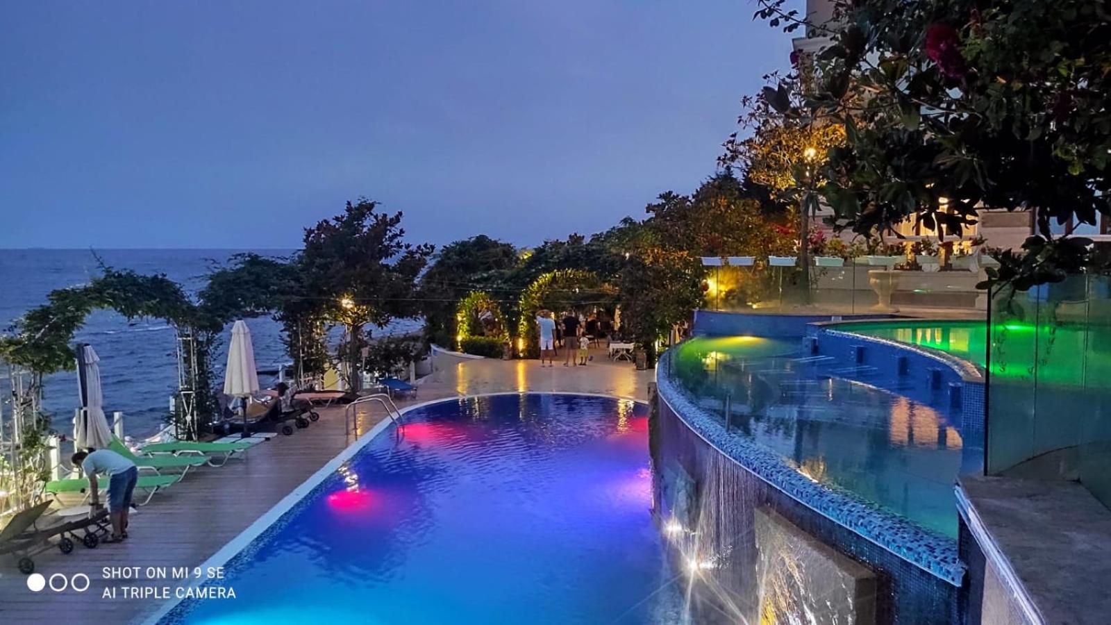 La Mer spacious Apartment with a Sea View
