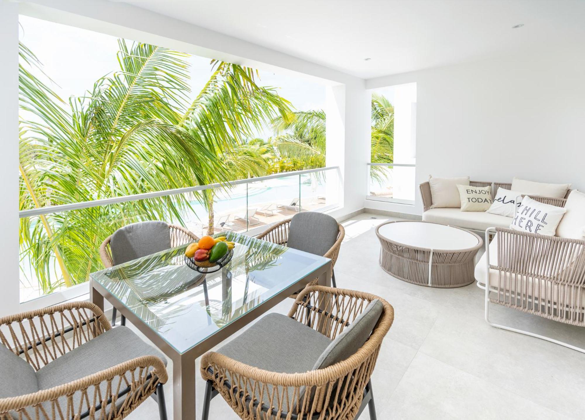 Aqua Esmeralda Luxury Beach Front Apartment