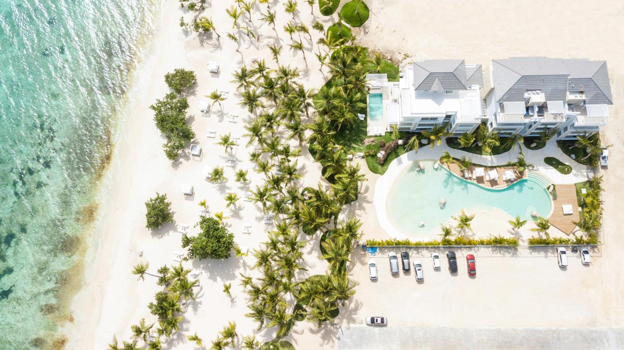Aqua Esmeralda Luxury Beach Front Apartment