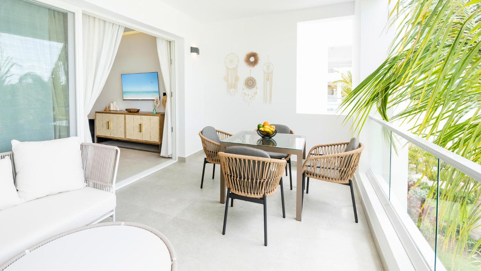 Aqua Esmeralda Luxury Beach Front Apartment