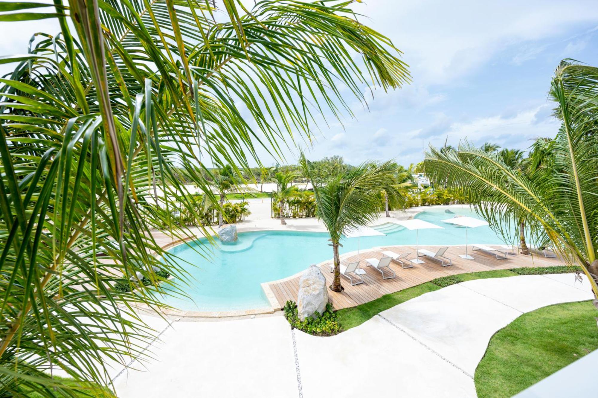 Aqua Esmeralda Luxury Beach Front Apartment