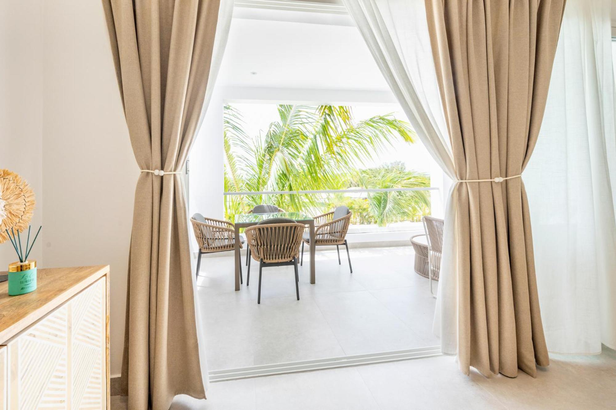Aqua Esmeralda Luxury Beach Front Apartment