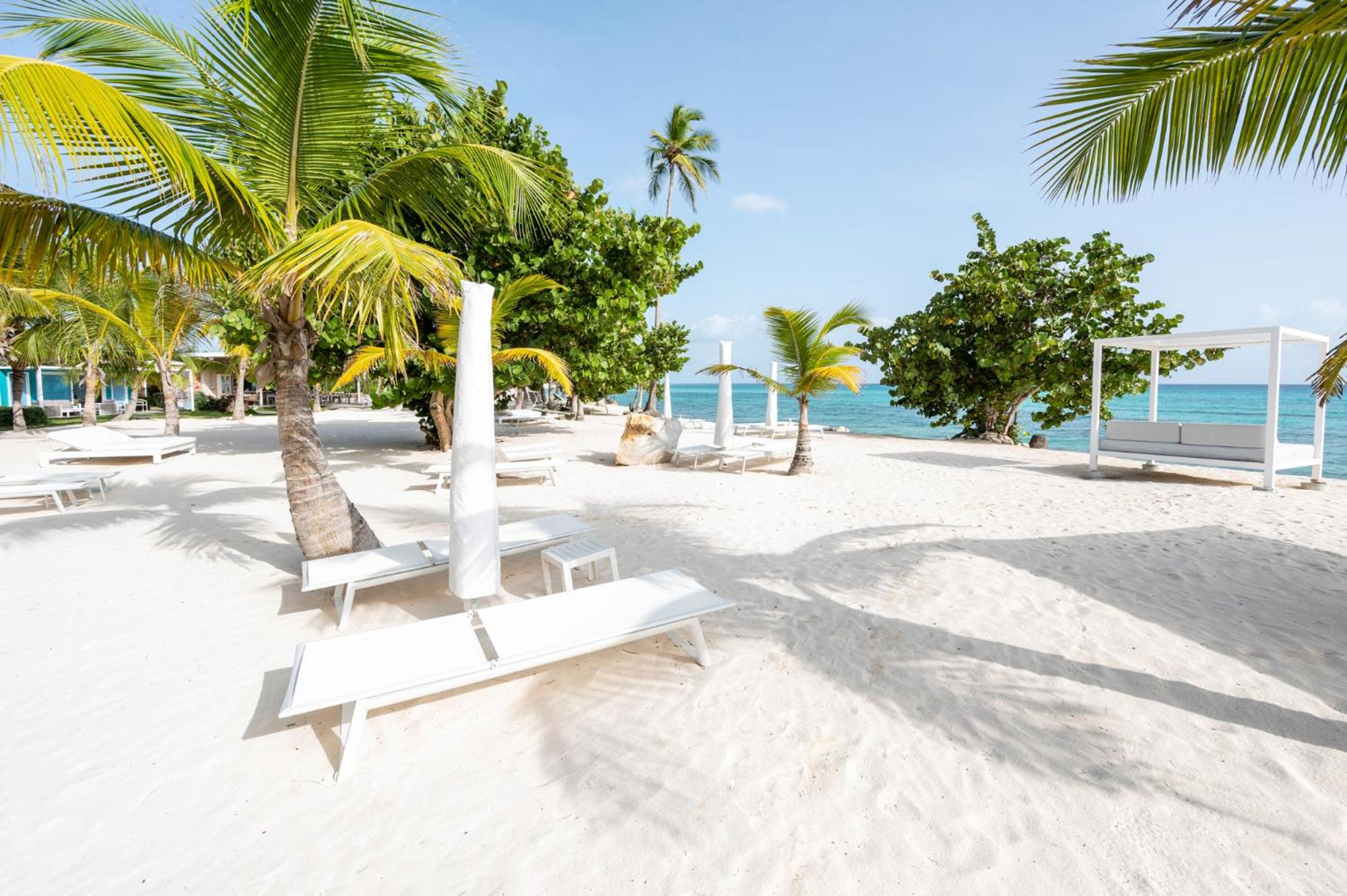 Aqua Esmeralda Luxury Beach Front Apartment