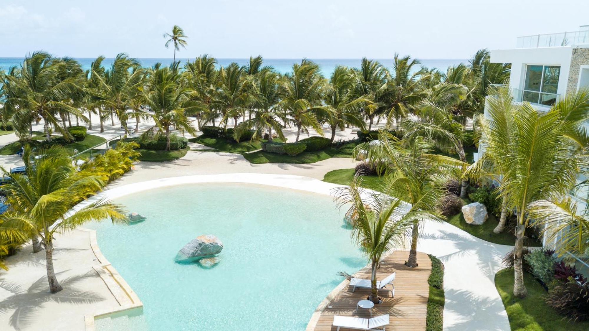 Aqua Esmeralda Luxury Beach Front Apartment
